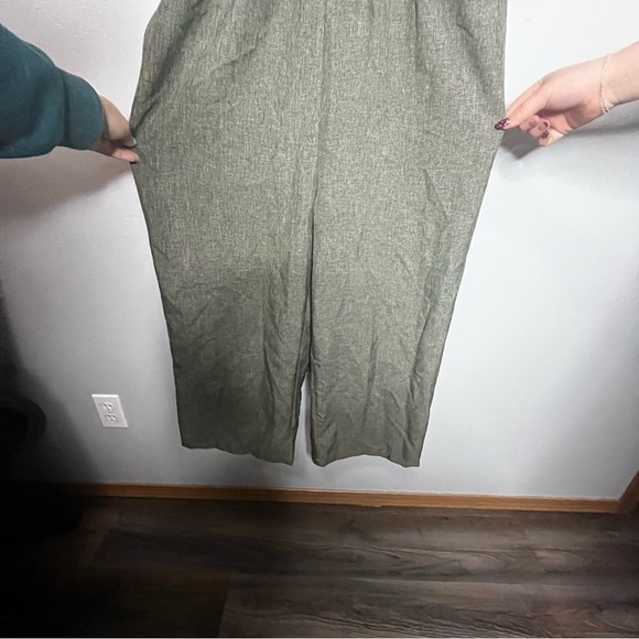 Bloom Chic Jumpsuit Short Dolan Sleeve V Neck Women 10 Green Wide Leg Smocked - Picture 2 of 12